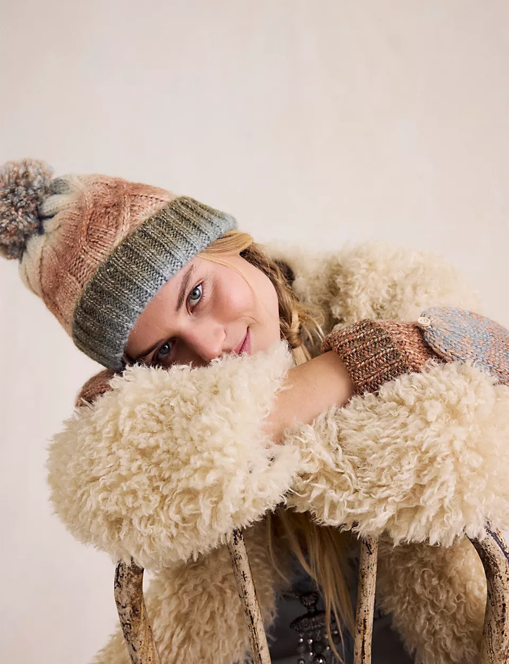Rainbow Run Hat + Gloves, Blue/Combo