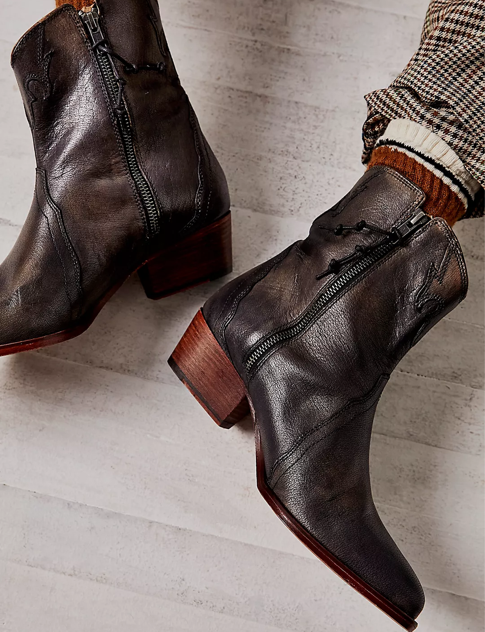 New Frontier Western Boot, Carbon